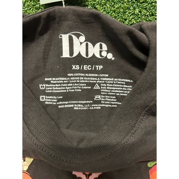 Doe Women's Cowboy Desert Floral Planter Crew Neck Short Sleeve Shirt Size XS - Picture 3 of 4